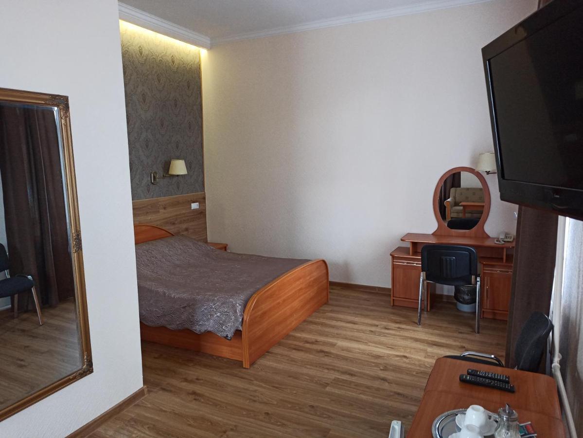 Central Hotel Нарва Экстерьер фото